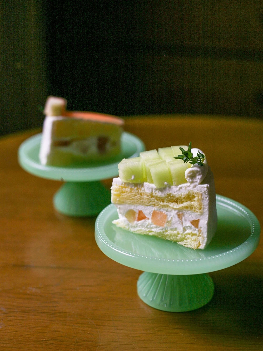 Jade Glass Goblet Tray Frosted Jade Glass Dessert Tray Retro Round Goblet Plate Fruit Storage Tray Jewelry Ornament \